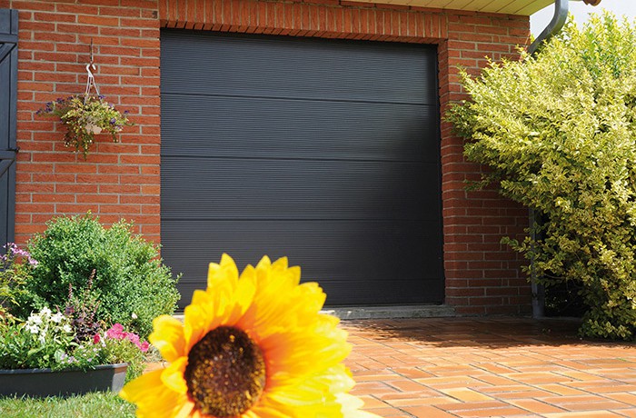 3 idées de portes de garage sur-mesure pour vous inspirer