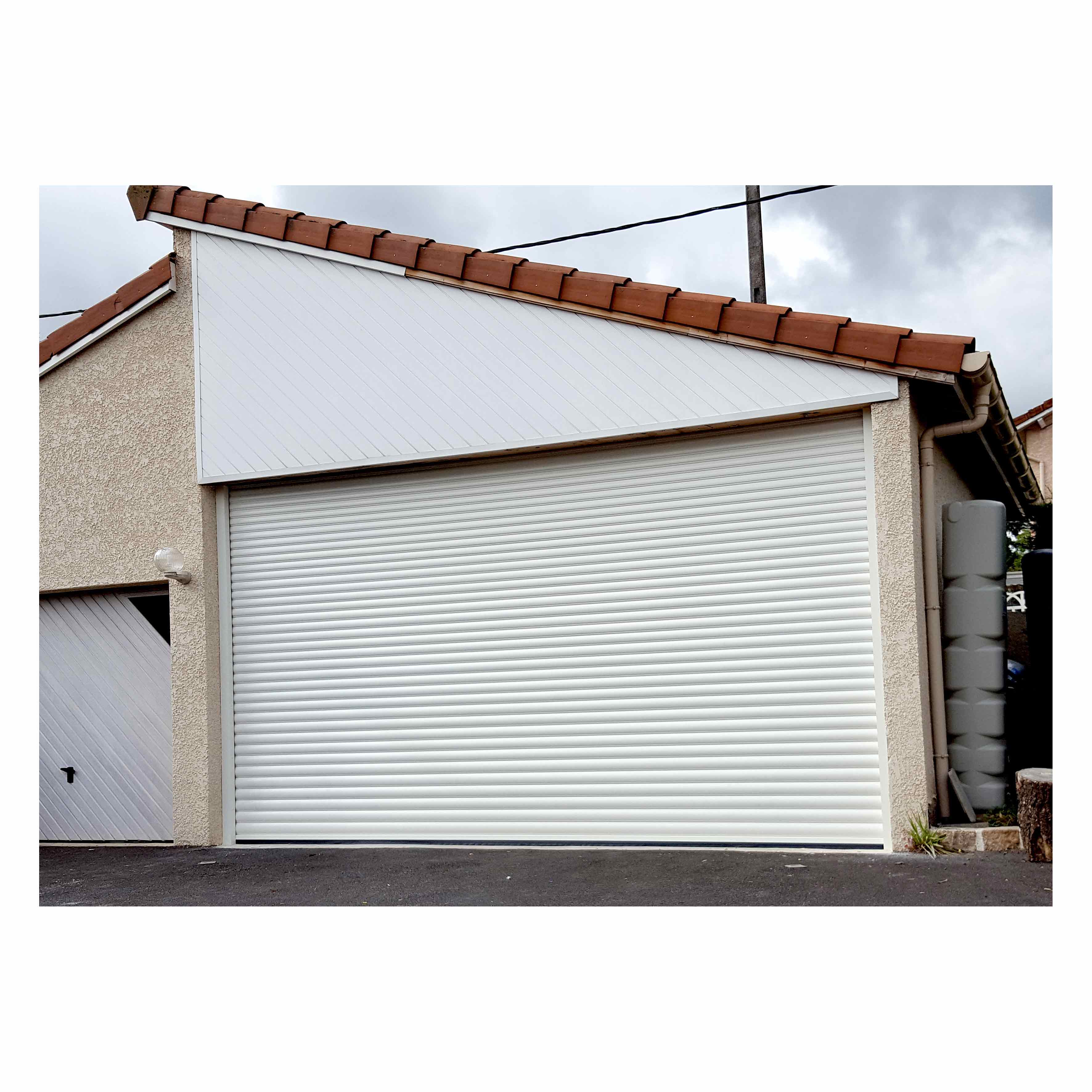 Porte de garage enroulable sur mesure par Lorenove