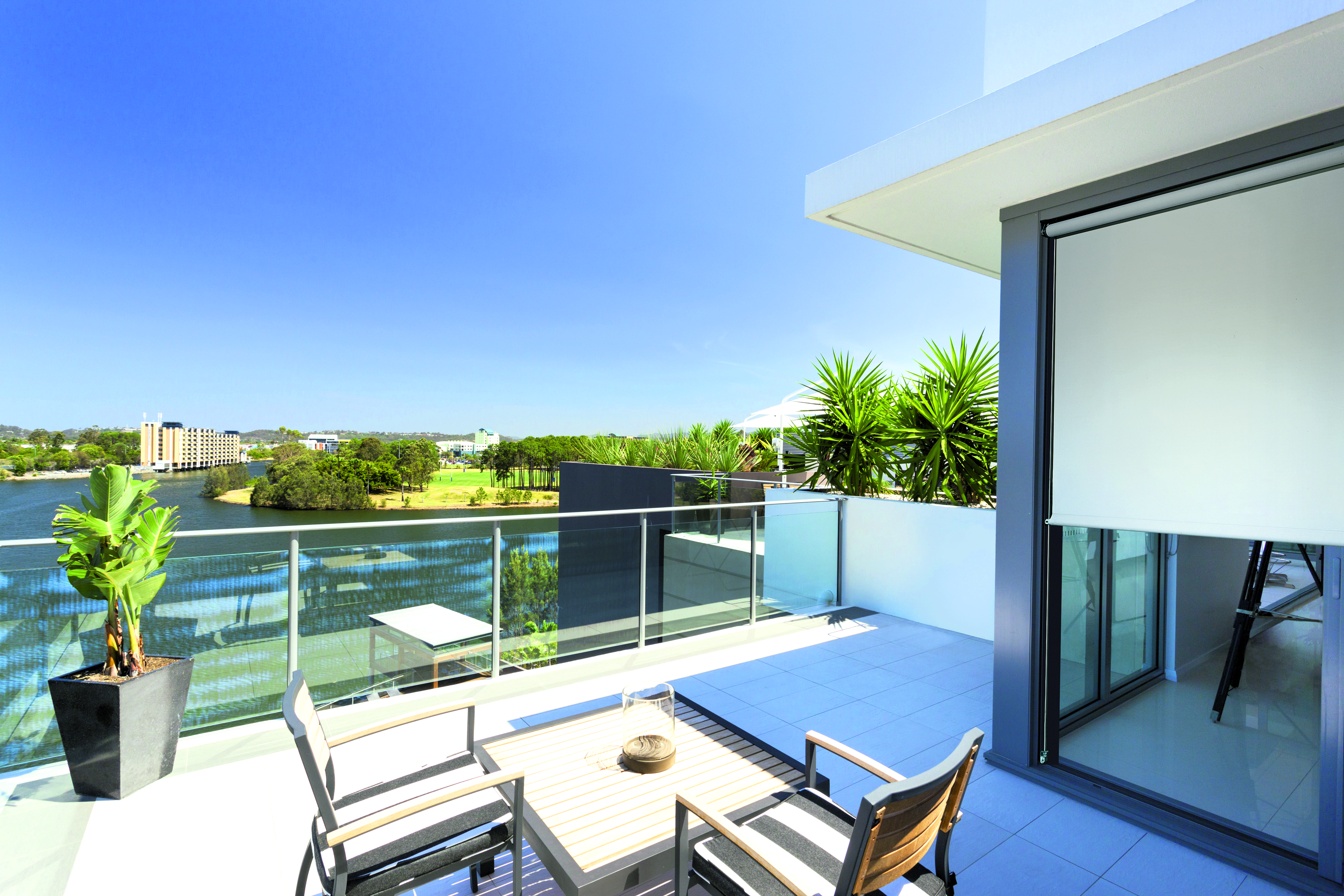 Cacher le vis-à-vis tout en ombrageant son balcon